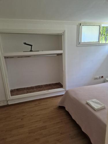 Galeriebild der Unterkunft 2 Bed Villa Sleeps 4 - Garden Wifi Parking in Temara