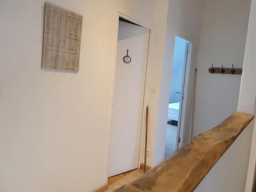 a room with a door and a mirror and a stair case at Maison campagne spacieuse in Degré