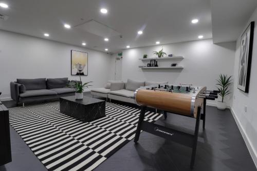 a living room with a couch and a table at Van Gogh Apartment, Bedford - Fast Wifi, Gym & FREE Parking in Bedford