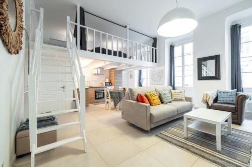 La Petite Chaise Bleue