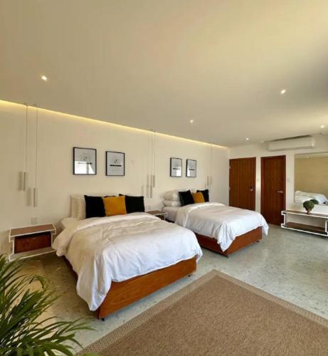 a bedroom with two beds in a room at Casa Elda in Mérida