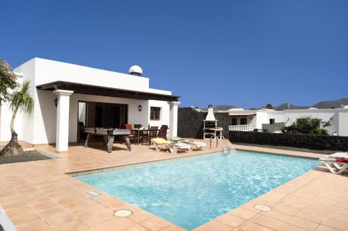 Villa Papagayo by Villa Plus