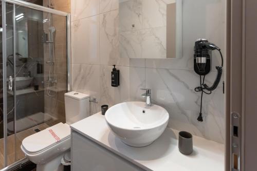 Δ17 Suites & Apartments