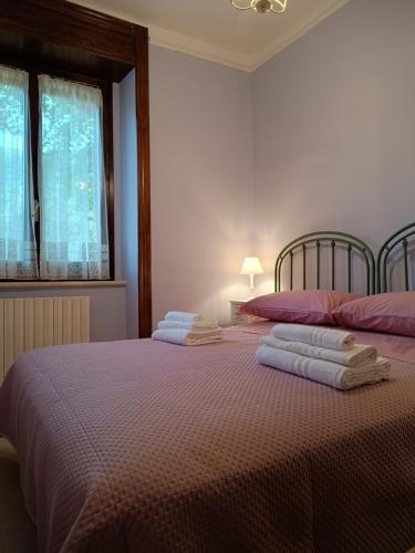 a bedroom with two beds with towels on them at B&B Maison Brunetti in Boiano