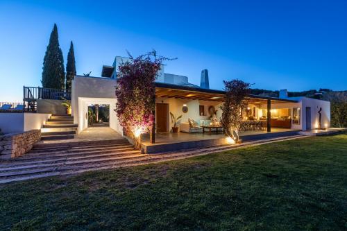 a house with stairs and lights in the yard at Can Skye in Sant Carles de Peralta