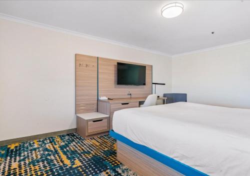 Кровать или кровати в номере Pacific Shores Inn - Morro Bay