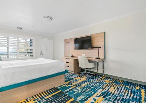 Кровать или кровати в номере Pacific Shores Inn - Morro Bay
