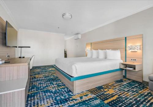 Кровать или кровати в номере Pacific Shores Inn - Morro Bay