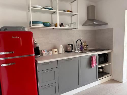 Imagen de la galería de Beach Apartment - 50m from the Beach with Free Parking, en Biograd na Moru