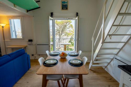 Ruang duduk di Duplex Premium - Balcon Vue Port - 100m de la Plage - 4 Pers - TV 4K