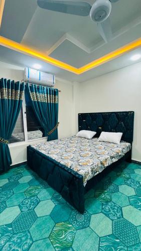 a bedroom with a bed in a room with green tiles at Rahat villas apartment in Islamabad
