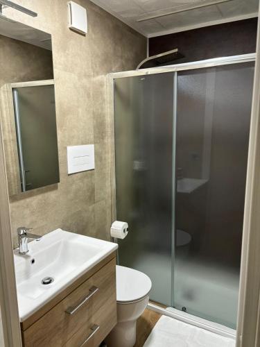 Un baño de Viva Suitesboat