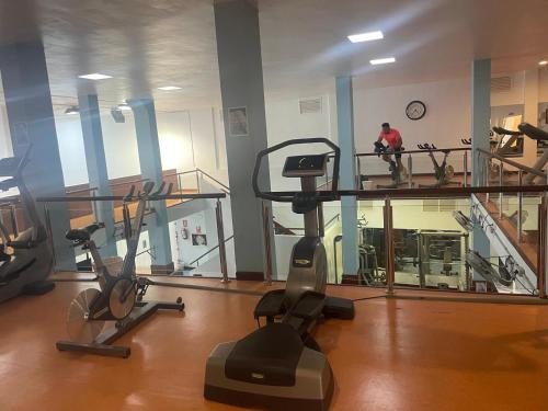a gym with two exercise bikes and a man standing on a balcony at Ankerplatz - casa Juseli - Ruhe und Erholung in Santa Úrsula