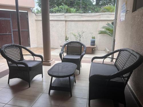 a group of chairs and tables on a patio at Casa bonita y cómoda in Santa Cruz de la Sierra