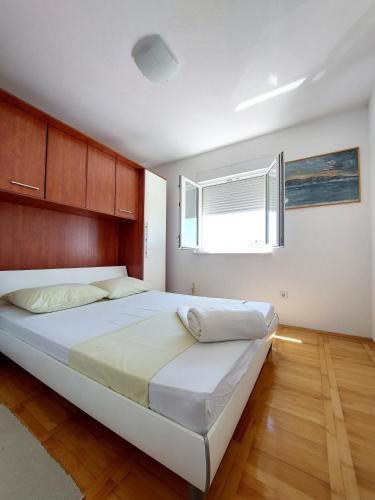 Posteľ alebo postele v izbe v ubytovaní Charmy Apartment Petra with Pool