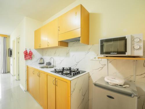 Η κουζίνα ή μικρή κουζίνα στο Residencial LiviaMilena Santa Maria