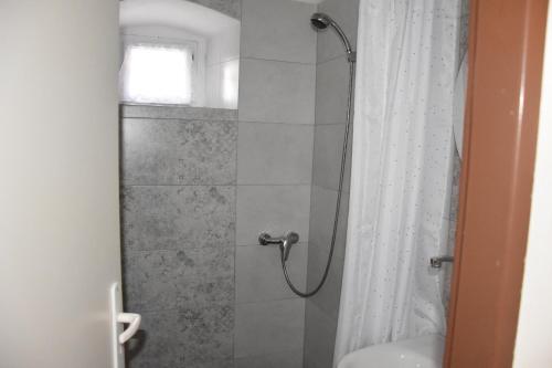 Un baño de Chalupa u Soňi