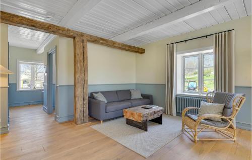 Χώρος καθιστικού στο Awesome Apartment In Humble With Wifi