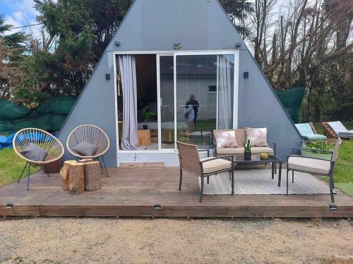 Cabane Tipi près du phare du Minou en pleine campagne GR34 vélo calme isolé ferme