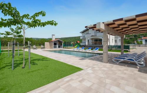 Amazing Home In Donji Prolozac