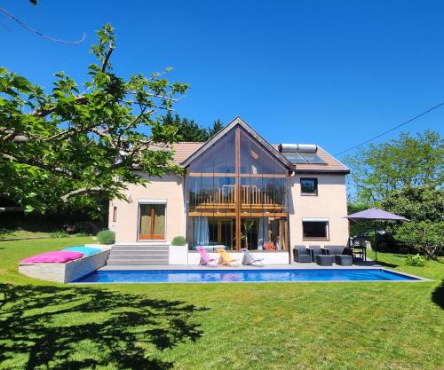 VILLA \"Le Jardin\" 4 étoiles - Piscine chauffée couloir 12m - Spa Balnéo Hammam - 4 Chambres dont une Love Room de 35m2 avec lit rond, vidéo projecteur Netflix, climatisation