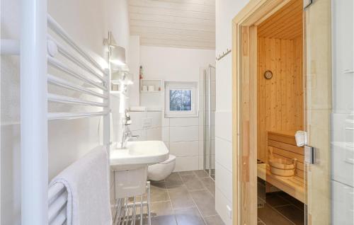 Ванна кімната в Beautiful Home In Krems Ii-warderbrck With Kitchen