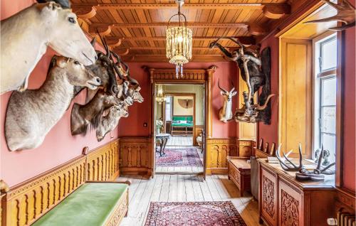 Χώρος καθιστικού στο Cozy Apartment In Humble With Wifi