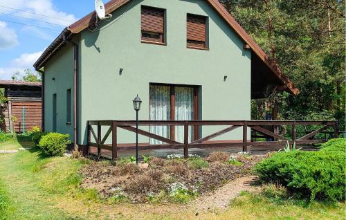 a house with a wooden fence in front of it at Amazing Home In Rybakowo With Kitchen in Rybakowo