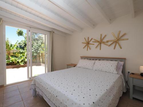 a bedroom with a bed and a large window at Casa Nicole in Caleta De Fuste