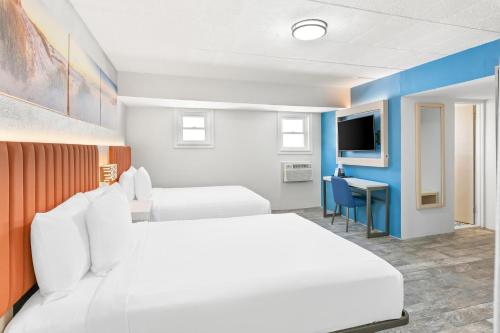 Säng eller sängar i ett rum på Tropicana Motel