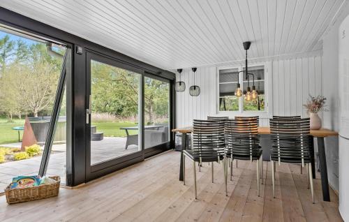 a kitchen and dining room with a table and chairs at Gorgeous Home In Ans By With Wifi in Roe