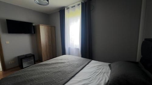 a bedroom with a bed and a window at Ardenne in Spa