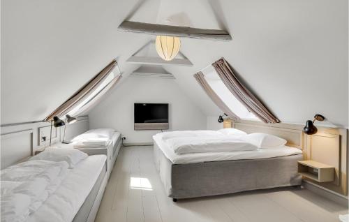Ένα ή περισσότερα κρεβάτια σε δωμάτιο στο Awesome Apartment In Humble With Wifi