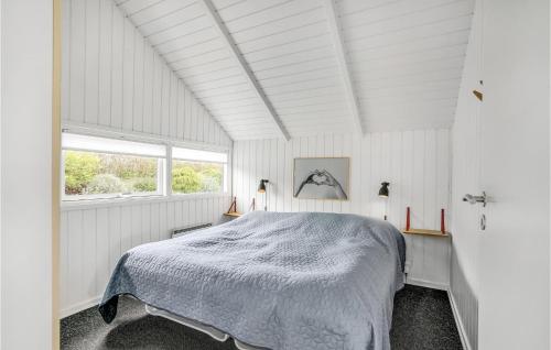 Una cama o camas en una habitación de Amazing Home In Bjert