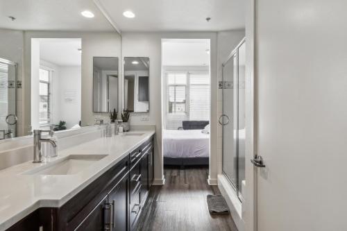 Bathroom sa Luxury Apartment with Loft