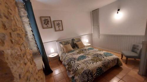 Maison de Village sur 2 étages à Vénéjan 4 personnes Meublé de tourisme classé 3 étoiles