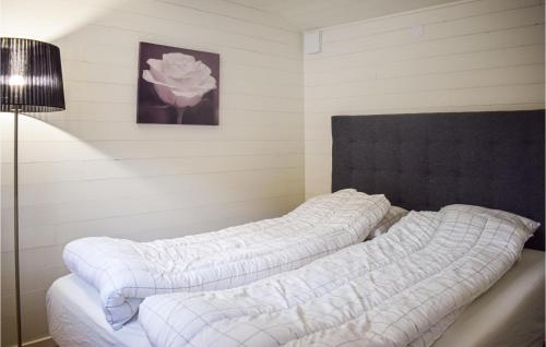 Postel nebo postele na pokoji v ubytování Gorgeous Home In Borgholm With Wifi