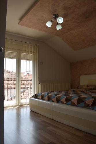 Postel nebo postele na pokoji v ubytování Apartman Nina