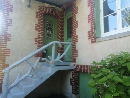 Φωτογραφία από το άλμπουμ του Maison " Bouton d'or" au bord de l'eau, à 10 mn de Tours , meublé classé une étoile σε Saint-Avertin