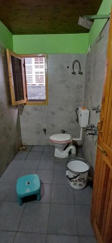 a bathroom with a toilet and a sink at Aaren's abobe in Kulu