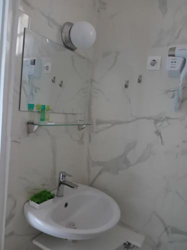Ванная комната в Nikolas Apartments