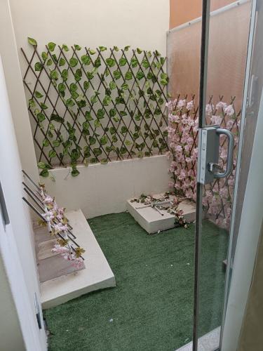 a shower with pink flowers on the wall at Studio Arenas in Arequipa