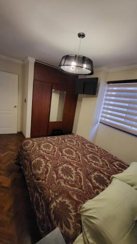 a bedroom with a bed in a room with a window at Céntrico y cómodo in La Paz