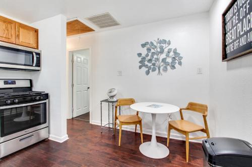 a kitchen with a table and chairs in a room at Pao and Pui in Kenner