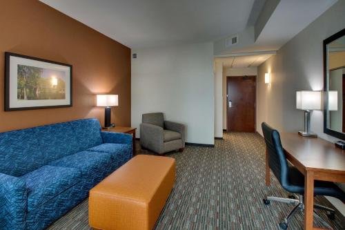 Posezení v ubytování Drury Inn & Suites Iowa City Coralville