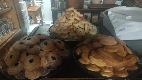 a table with two plates of bread and pastries at Palazzo NUR in Gallipoli