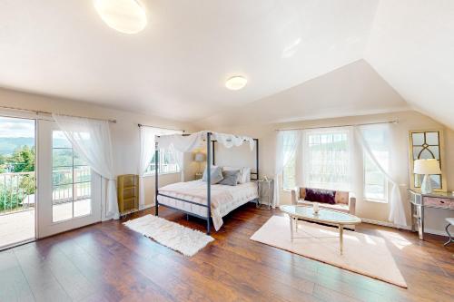 a bedroom with a bed and a table at Vineyard Estate in Cotati