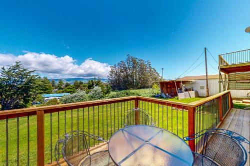 a balcony with a table and chairs on a fence at Vineyard Estate in Cotati