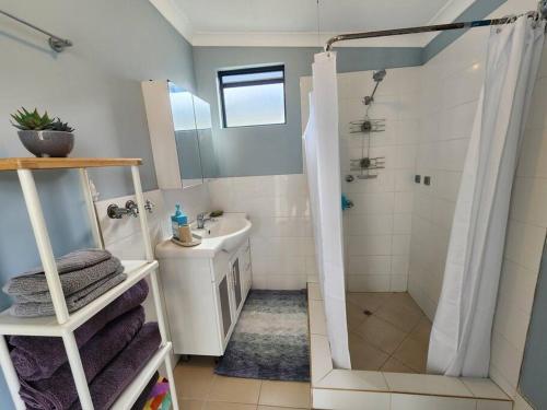 a bathroom with a shower and a sink at Goreng Boodja Maya-Maya in Bremer Bay