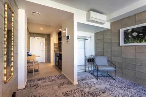 a hallway with a living room and a dining room at Arluxia in Auckland